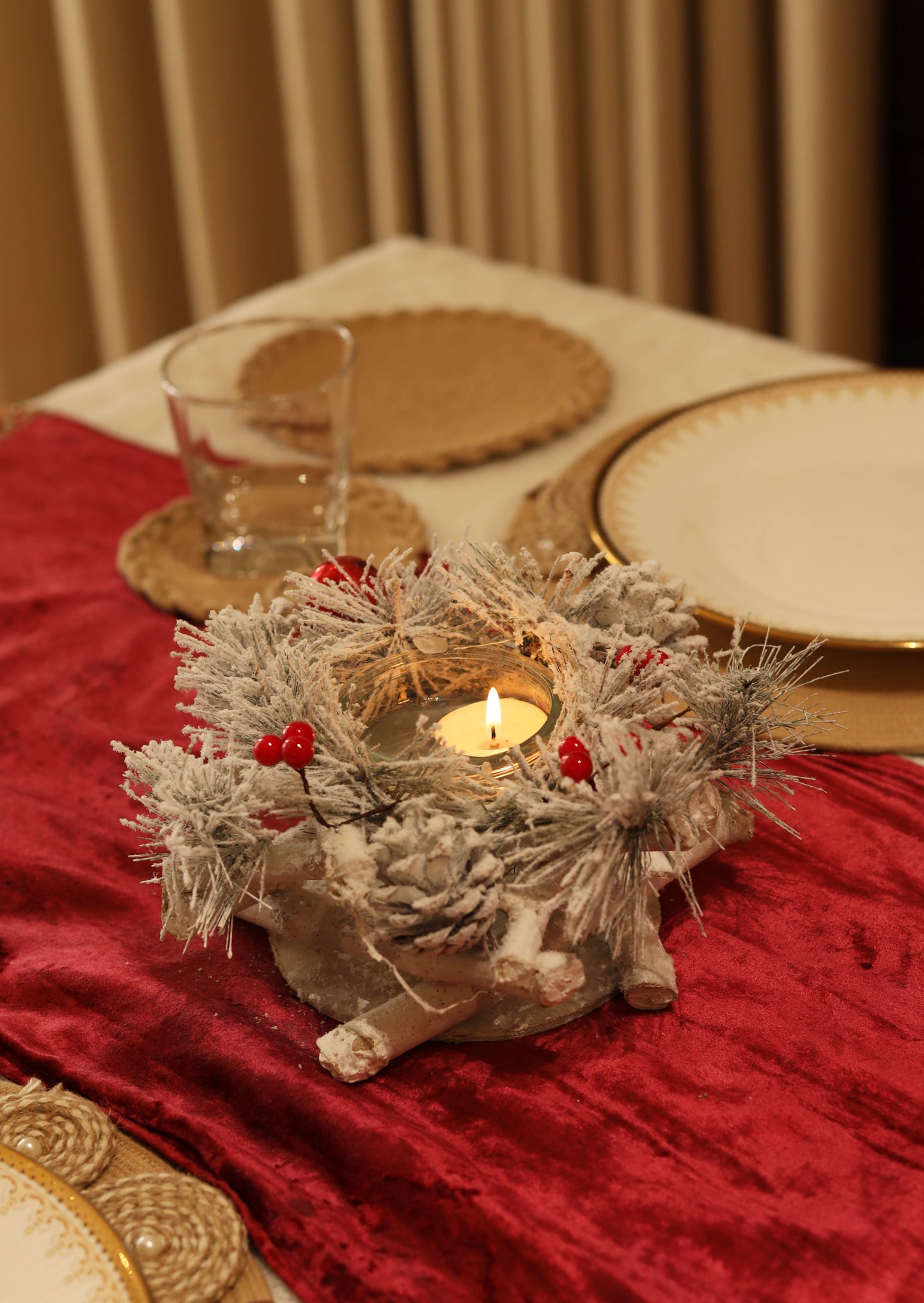 LABZIO Snow Frosted Christmas Tree Candle Holder Centerpiece - Pinecones, Berries & Glass Jar Rustic Decor for Tealights - Ideal for Christmas Tree Display