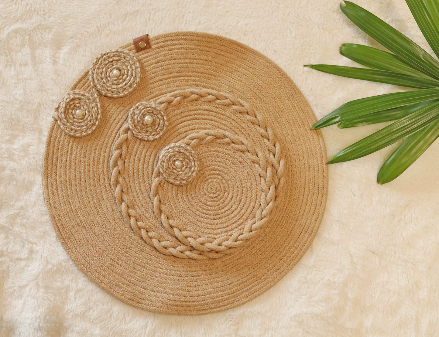 Labzio Handcrafted Woven Round Placemats – Boho Chic Natural Fiber Table Mats, Heat-Resistant Dining Table Décor, Set of 3 (one Large, one Medium, one Small)