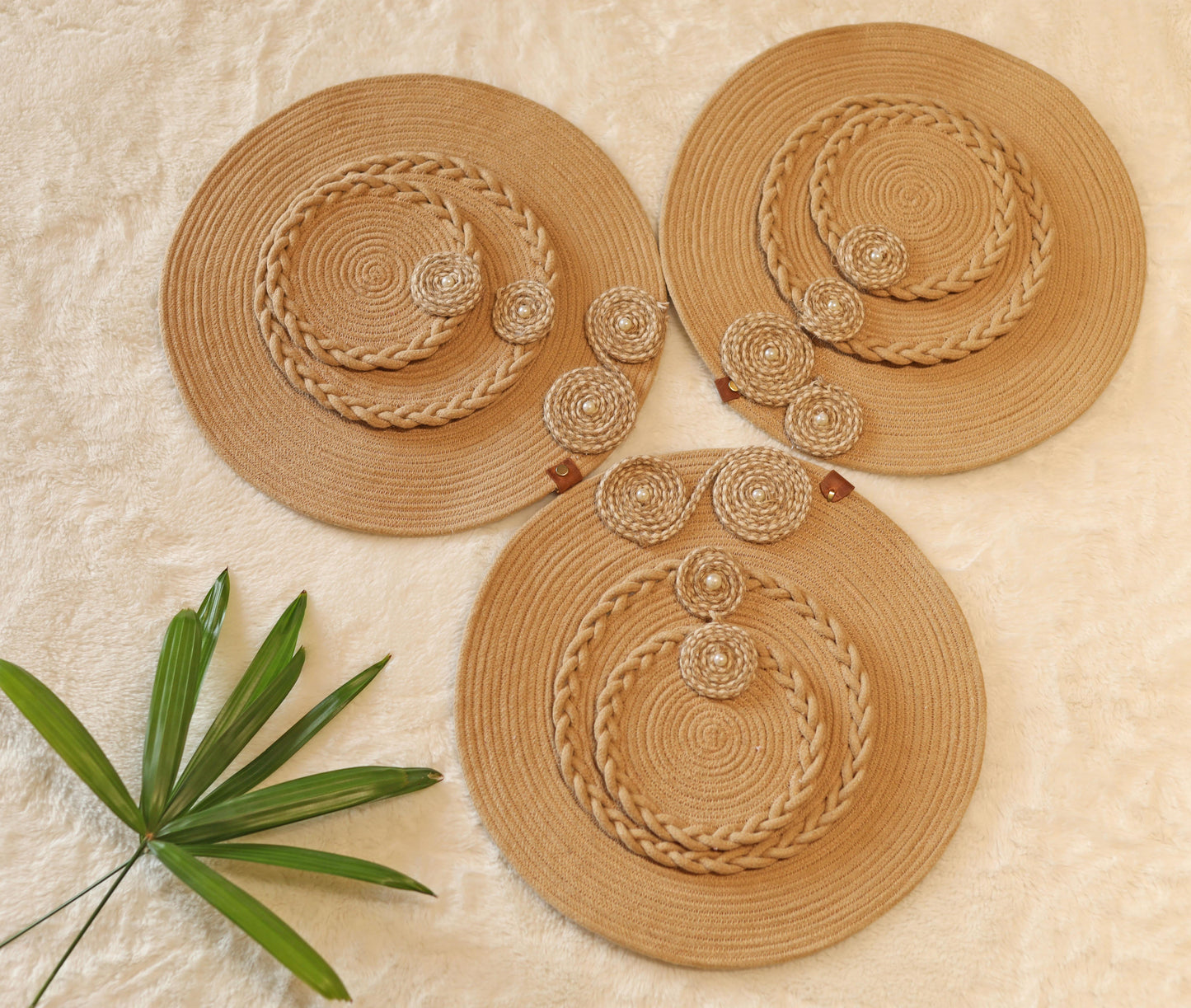 Labzio Handcrafted Woven Round Placemats – Boho Chic Natural Fiber Table Mats, Heat-Resistant Dining Table Décor, Set of 3 (one Large, one Medium, one Small)