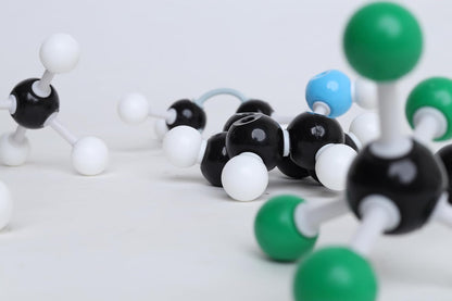 LABZIO Organic Molecular Model Kit – 111 Atoms, 140 Links, Study Guide – 3D Chemistry Set for Students, Teachers, STEM Education, Science Lab, Homeschool, Biochemistry, Chemical Bonding, Molecular Structures