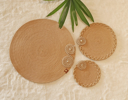 Labzio Handcrafted Woven Round Placemats – Boho Chic Natural Fiber Table Mats, Heat-Resistant Dining Table Décor, Set of 3 (one Large, one Medium, one Small)